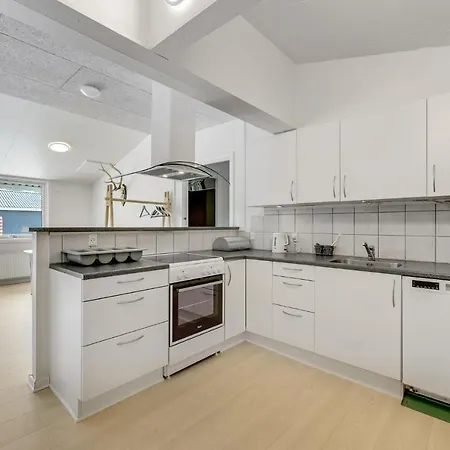 In Henne With Wifi And 1 Bedrooms Apartment *